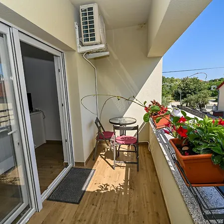 Kate Apartment